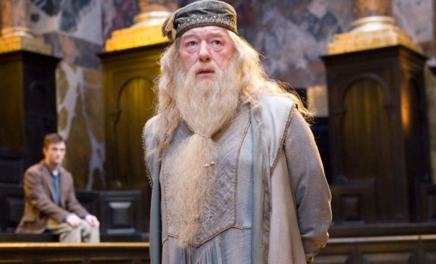 Atores de Harry Potter lamentam a morte de Michael Gambon, intrprete de Dumbledore