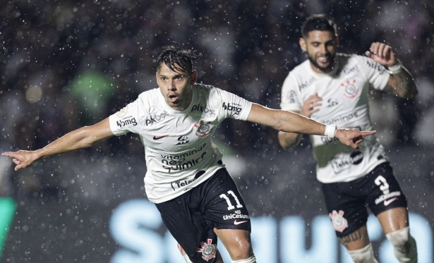 Corinthians vence e d passo importante para fugir do rebaixamento