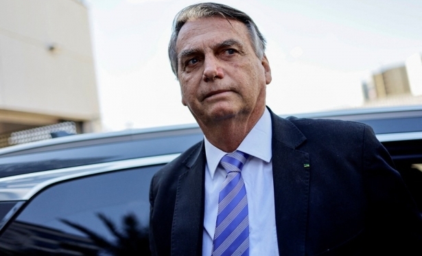 Passaporte de Bolsonaro  apreendido pela PF, diz defesa do ex-presidente