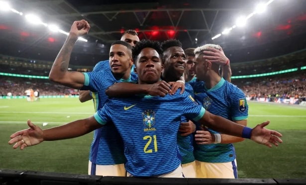Brasil vence Inglaterra por 1x0 na estreia de Dorival Jnior
