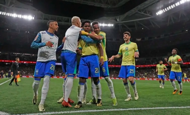 Em disputa acirrada, Brasil empata em 3 a 3 com Espanha em amistoso