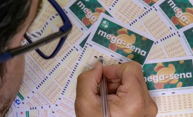 Mega-Sena sorteia nesta tera-feira prmio acumulado em R$ 95 milhes
