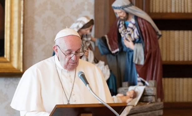 Papa Francisco recebe vacina contra a Covid-19 no Vaticano