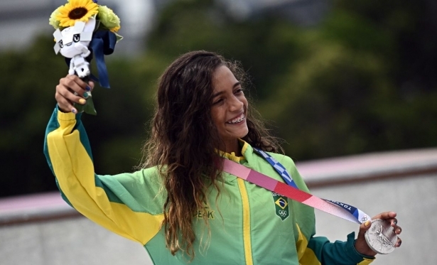 Rayssa Leal conquista medalha de prata no skate street nas Olimpadas