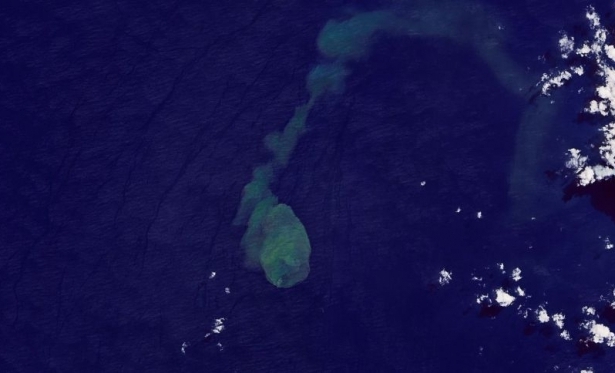 Satlite da Nasa capta imagens da erupo de vulco submarino Kavachi