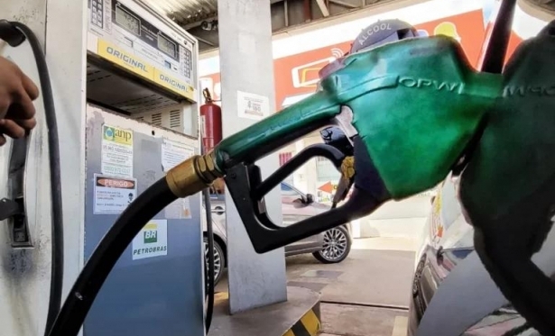 Mais um aumento: gasolina  pela quinta semana consecutiva, a gasolina mais cara do Brasil