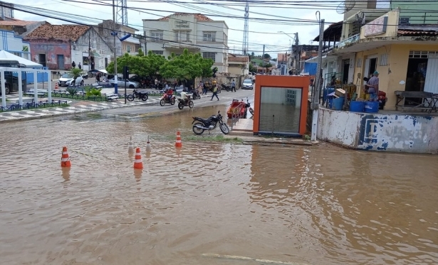 Lavras da Mangabeira decreta situao de emergncia devido s fortes chuvas;  o 15 municpio cearense em estado emergencial