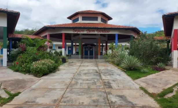 Escola Municipal de Farias Brito, no interior do Cear, registra primeiro ataque e duas crianas so feridas