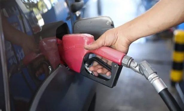 Procons iniciam mutiro para fiscalizar postos de combustveis que no reduziram os preos da gasolina e diesel