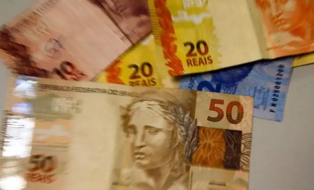 Brasileiros ainda no sacaram R$ 7 bilhes de valores a receber
