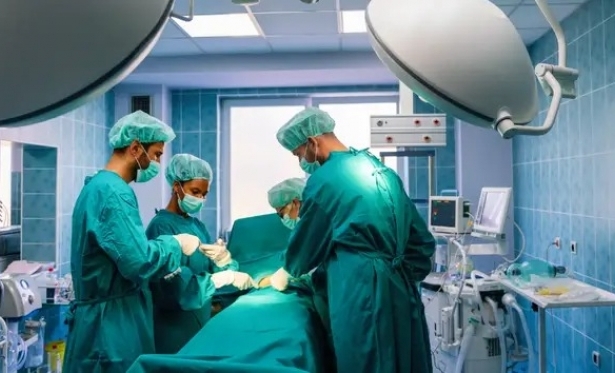 Todos os estados brasileiros receberam recursos do Ministrio da Sade para reduzir fila de espera por cirurgias no SUS