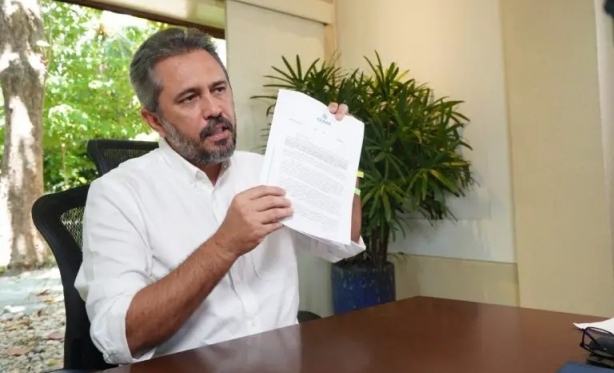 Governador Elmano de Freitas assina projeto de lei que garante piso salarial da enfermagem
